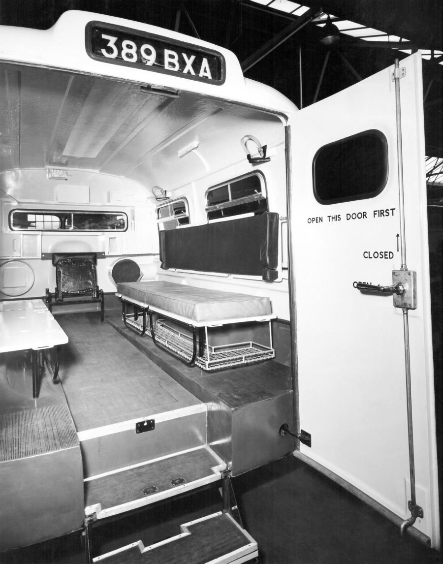 Багажник Austin LD Wandsworth Ambulance Mk II 1960 года  (фото 2 из 12)